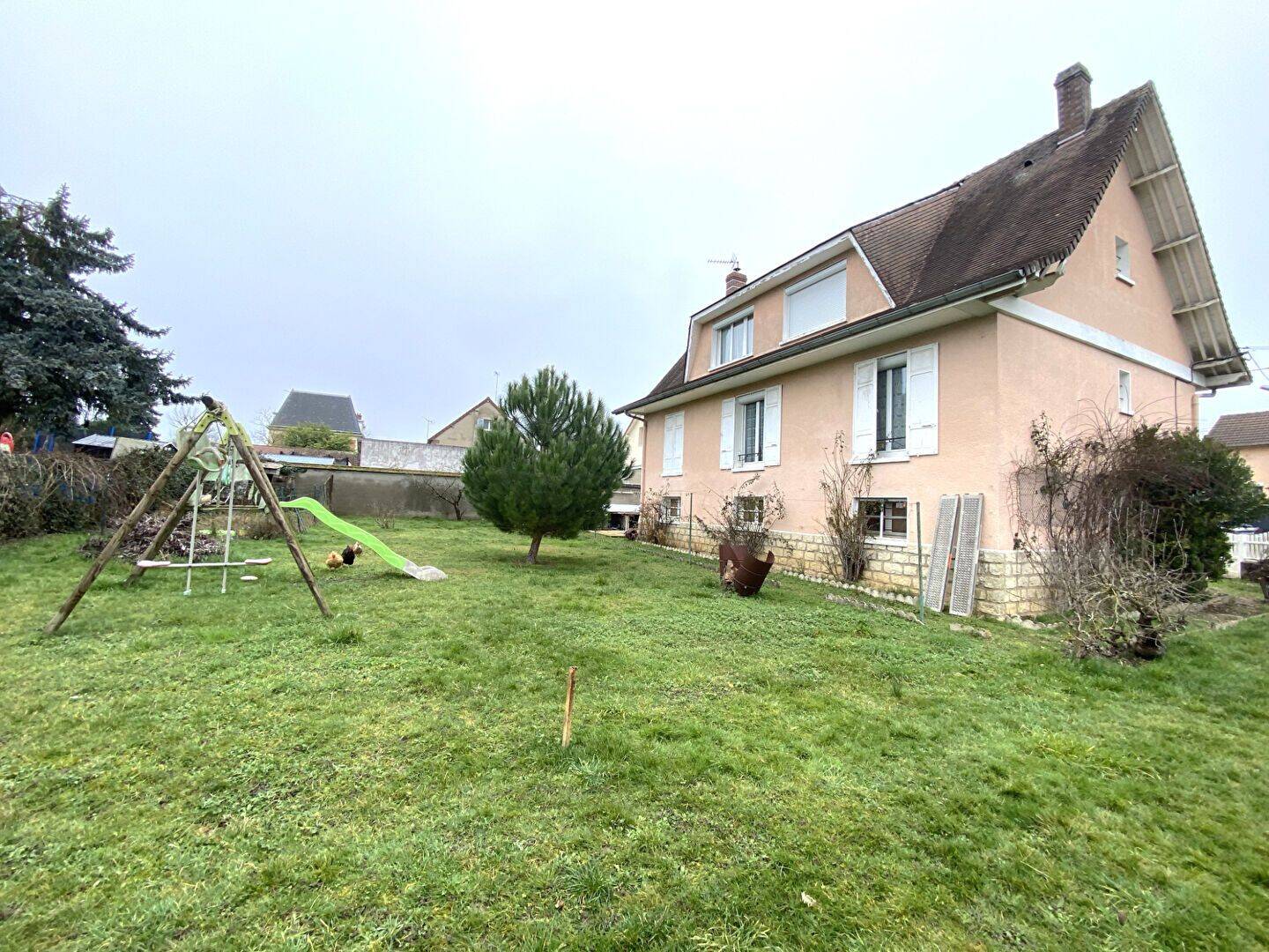 Maison 6 pièces 156 m² · à Cézy · 156 m² · 179 000 €