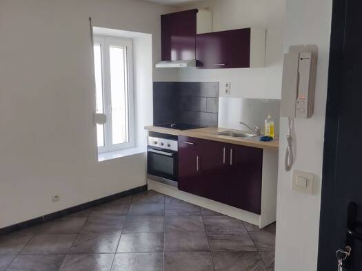 Appartement à louer 570 € 3 pièces 55 m² 1er étage Sud Lézignan-Corbières 11200