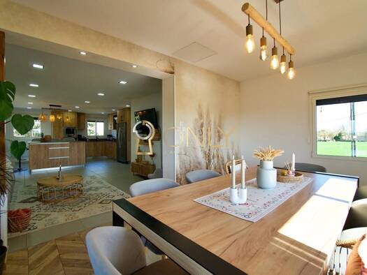 Maison à vendre 446 000 € 4 pièces 3 chambres 125 m² 1 496 m² de terrain Savigneux 01480