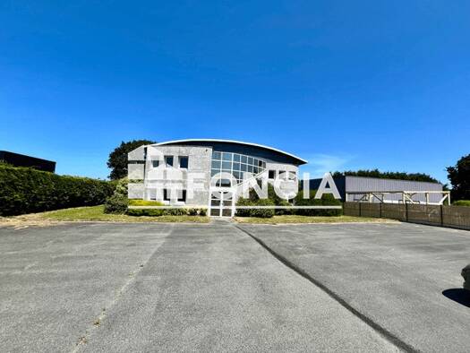 Local commercial à louer 3 500 € 381 m² de surface de vente Ploulec'h 22300