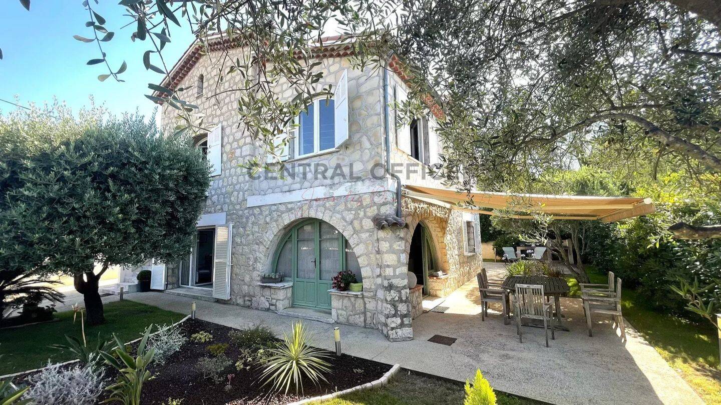 Maison 7 pièces 230 m² · à Antibes · 230 m² · 1 180 000 €