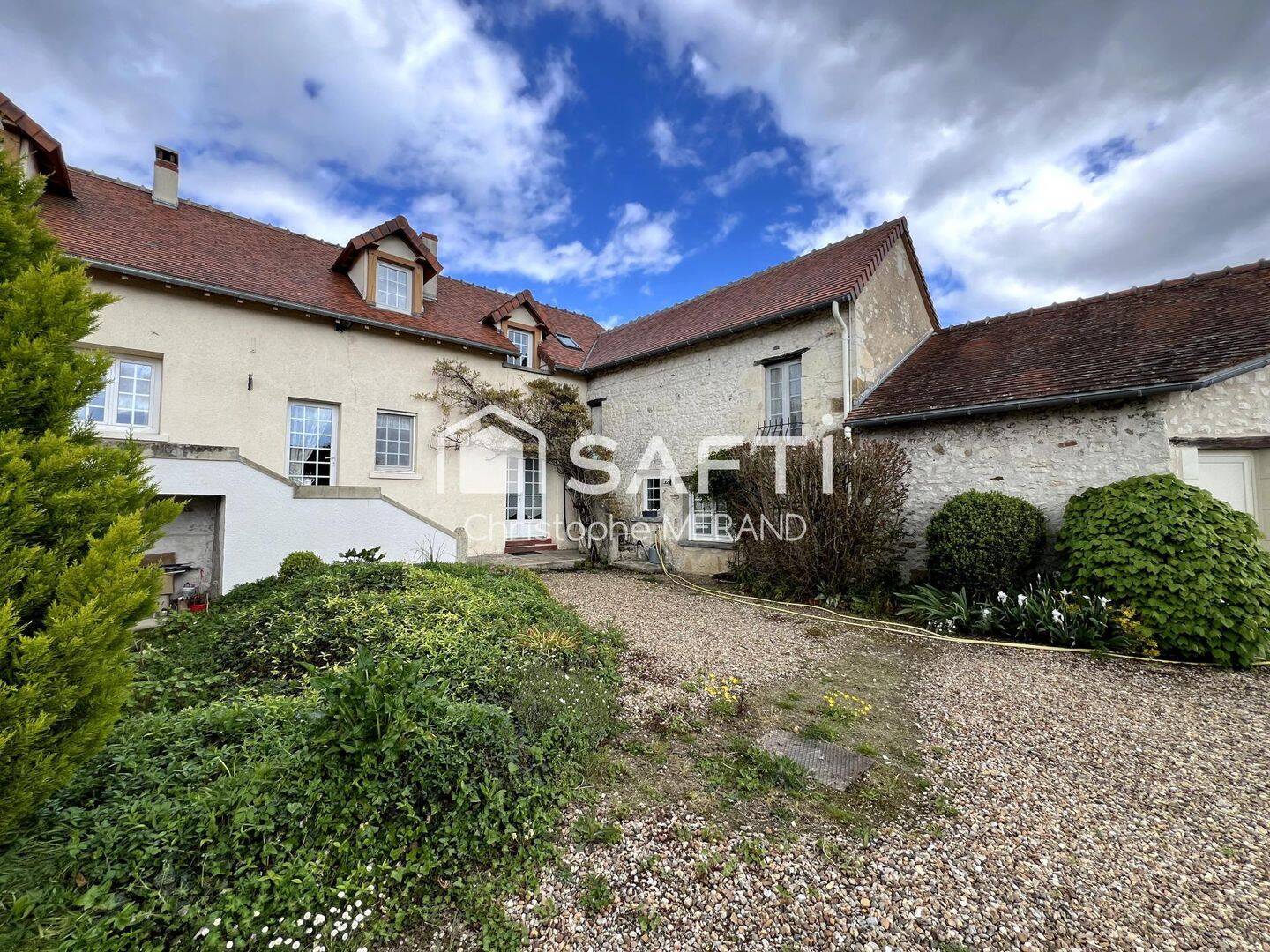 Maison 10 pièces 151 m² · à Les Ormes · 151 m² · 223 800 €