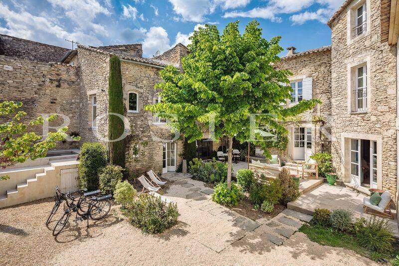 Maison 9 pièces 250 m² · à Gordes · 250 m² · 1 850 000 €