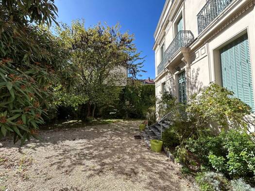 Maison de ville à vendre 850 000 € 11 pièces 10 chambres 367 m² 1 161 m² de terrain Centre-Brou Bourg-en-Bresse 01000