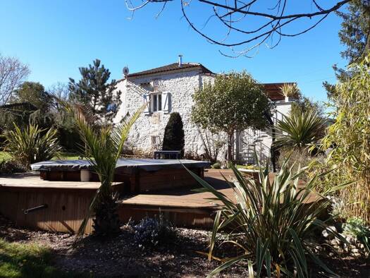 Maison à vendre 570 000 € 4 pièces 3 chambres 140 m² 4 205 m² de terrain Douelle 46140