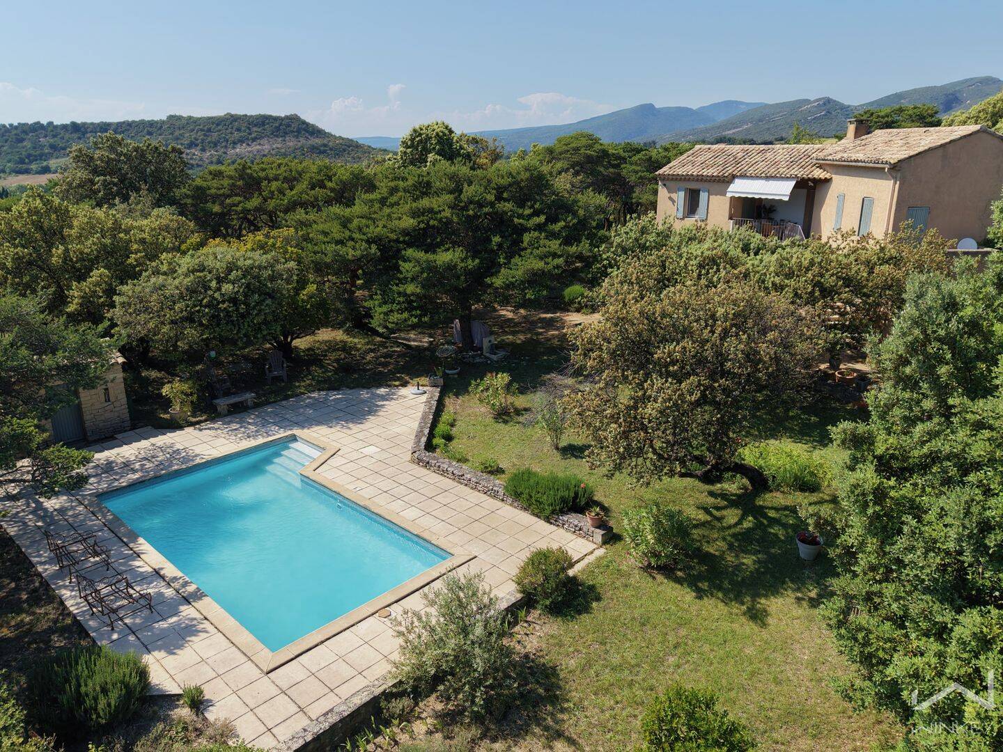 Maison 4 pièces 106 m² · à Rousset-les-Vignes · 106,2 m² · 399 000 €
