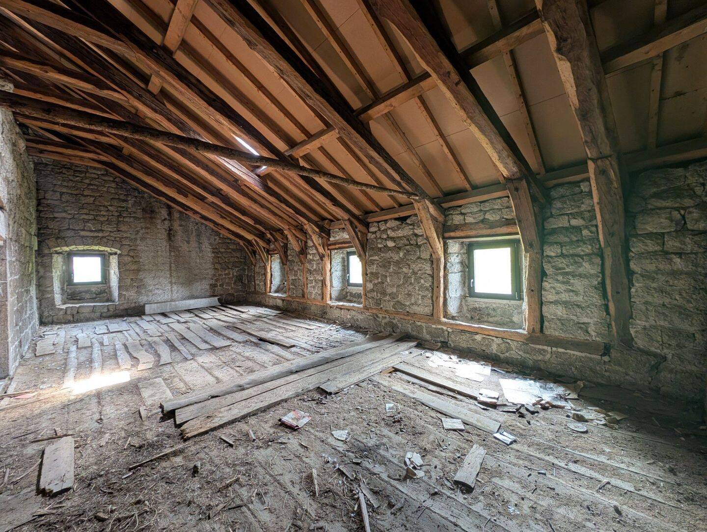 Maison 6 pièces 330 m² · à Tence · 330 m² · 149 000 €