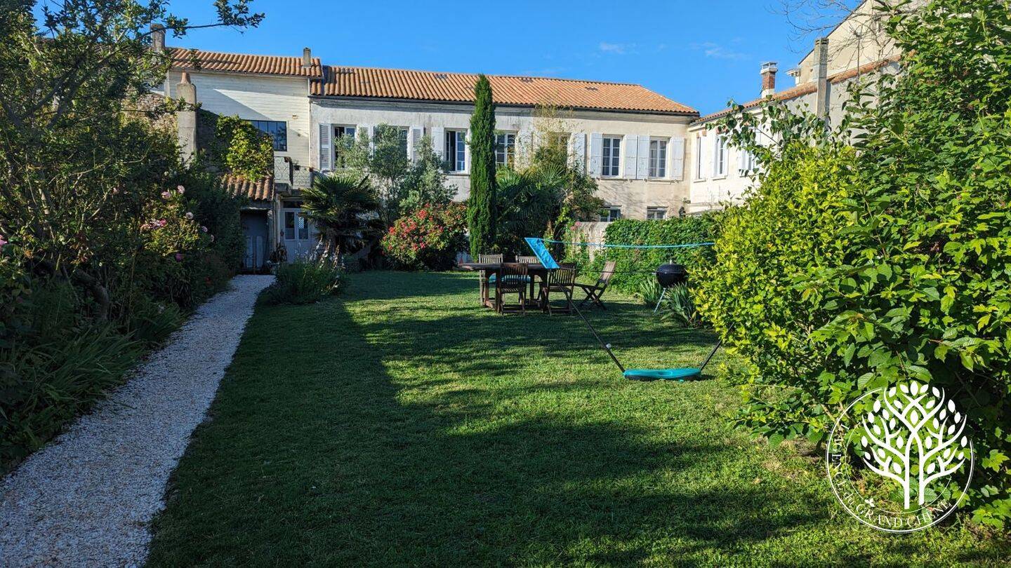 Maison 10 pièces 315 m² · à Tonnay-Charente · 315 m² · 419 000 €