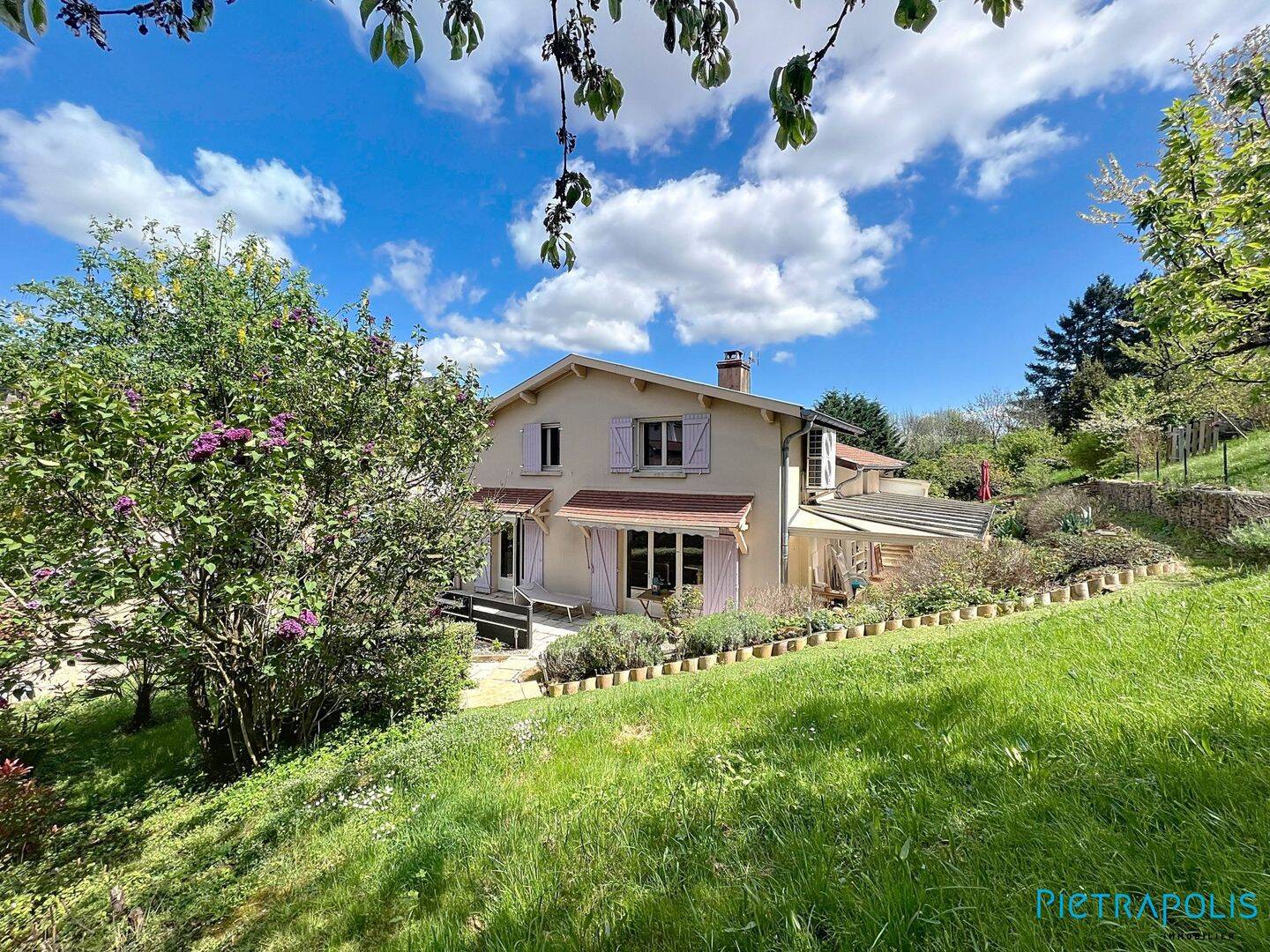 Maison 7 pièces 185 m² · à Pierreclos · 185 m² · 310 000 €
