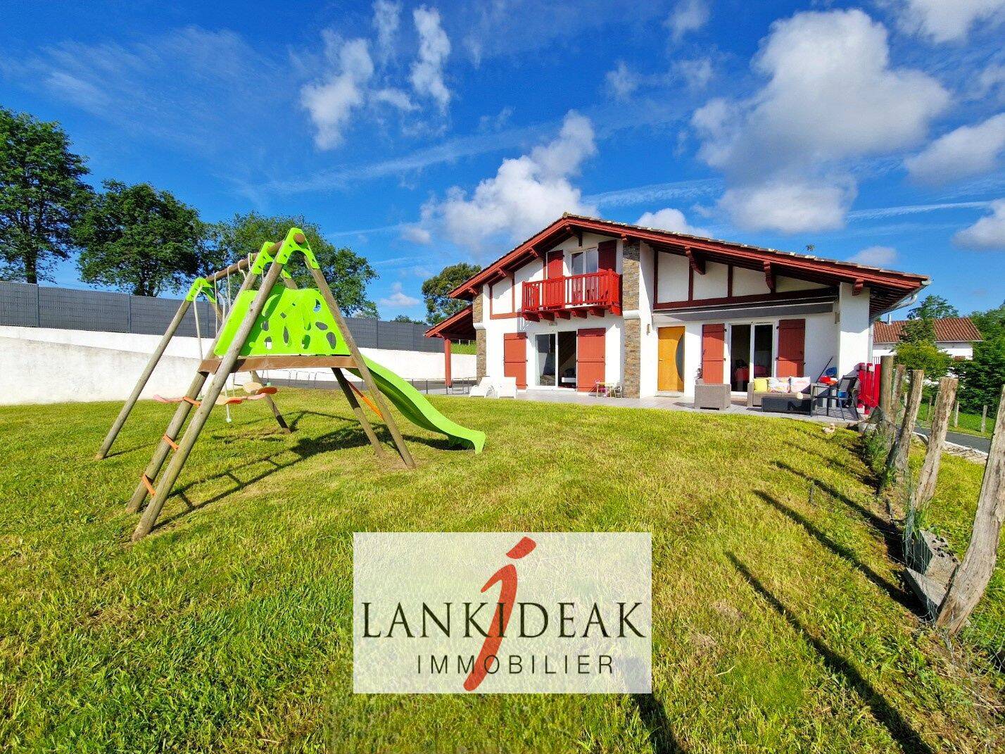 Maison 5 pièces 164 m² · à Larressore · 164 m² · 588 000 €