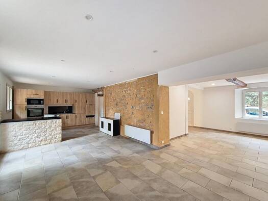 Appartement à vendre 149 950 € 2 pièces 1 chambre 60 m² RDC/2 Flassans-sur-Issole 83340