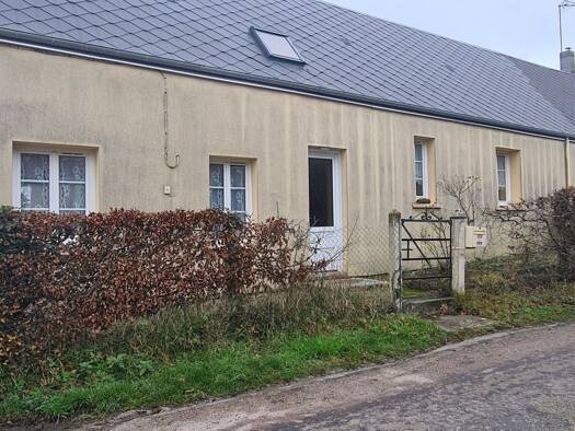 Maison à vendre 85 500 € 5 pièces 3 chambres 87 m² 3 704 m² de terrain Gacé 61230