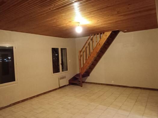Appartement à louer 699 € 3 pièces 2 chambres 65 m² Étage 1/2 Monéteau 89470