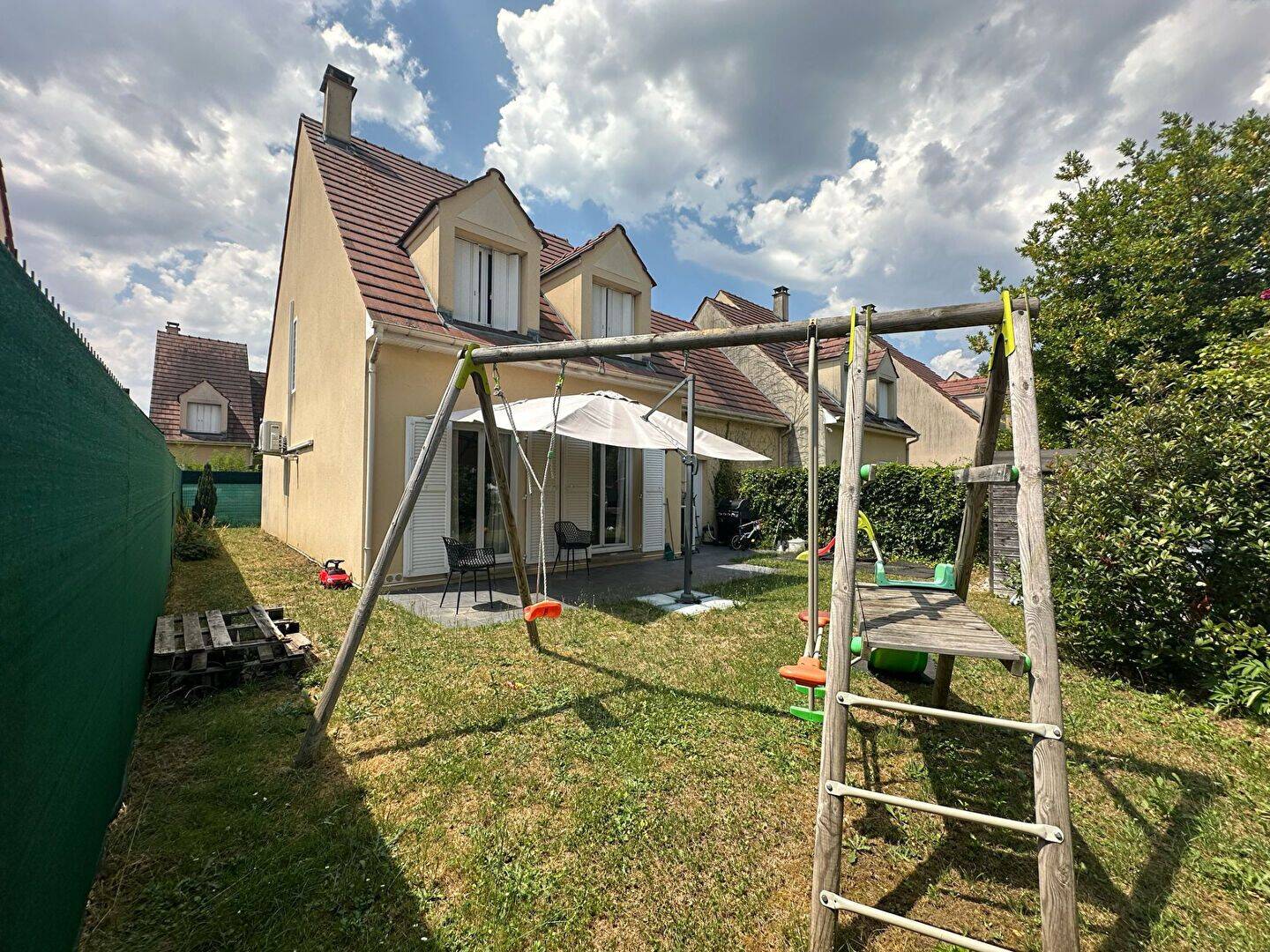 Maison 5 pièces 110 m² · à Savigny-le-Temple · 110 m² · 330 000 €