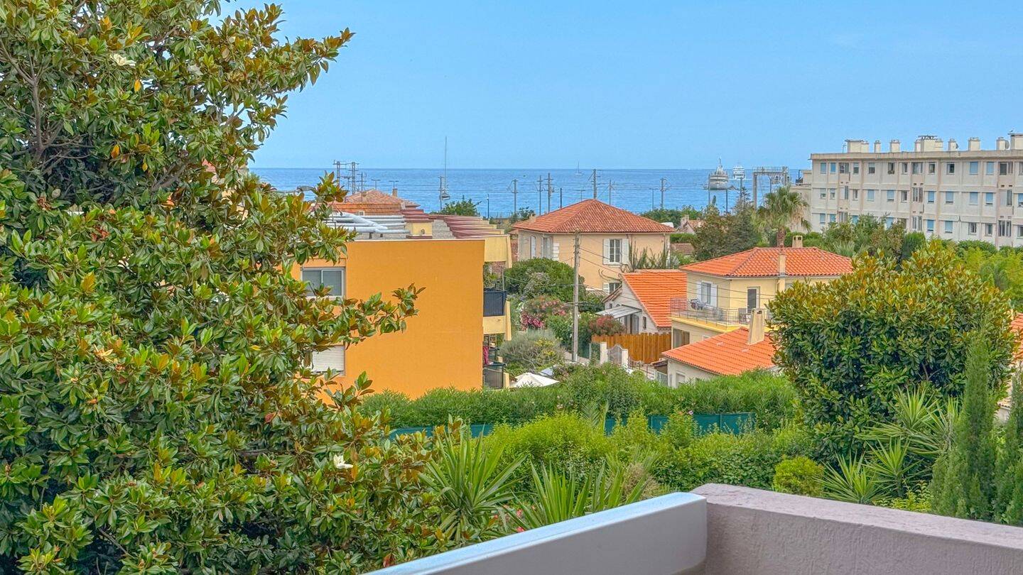 Appartement 1 pièce 30 m² · à Antibes · 29,9 m² · 185 000 €