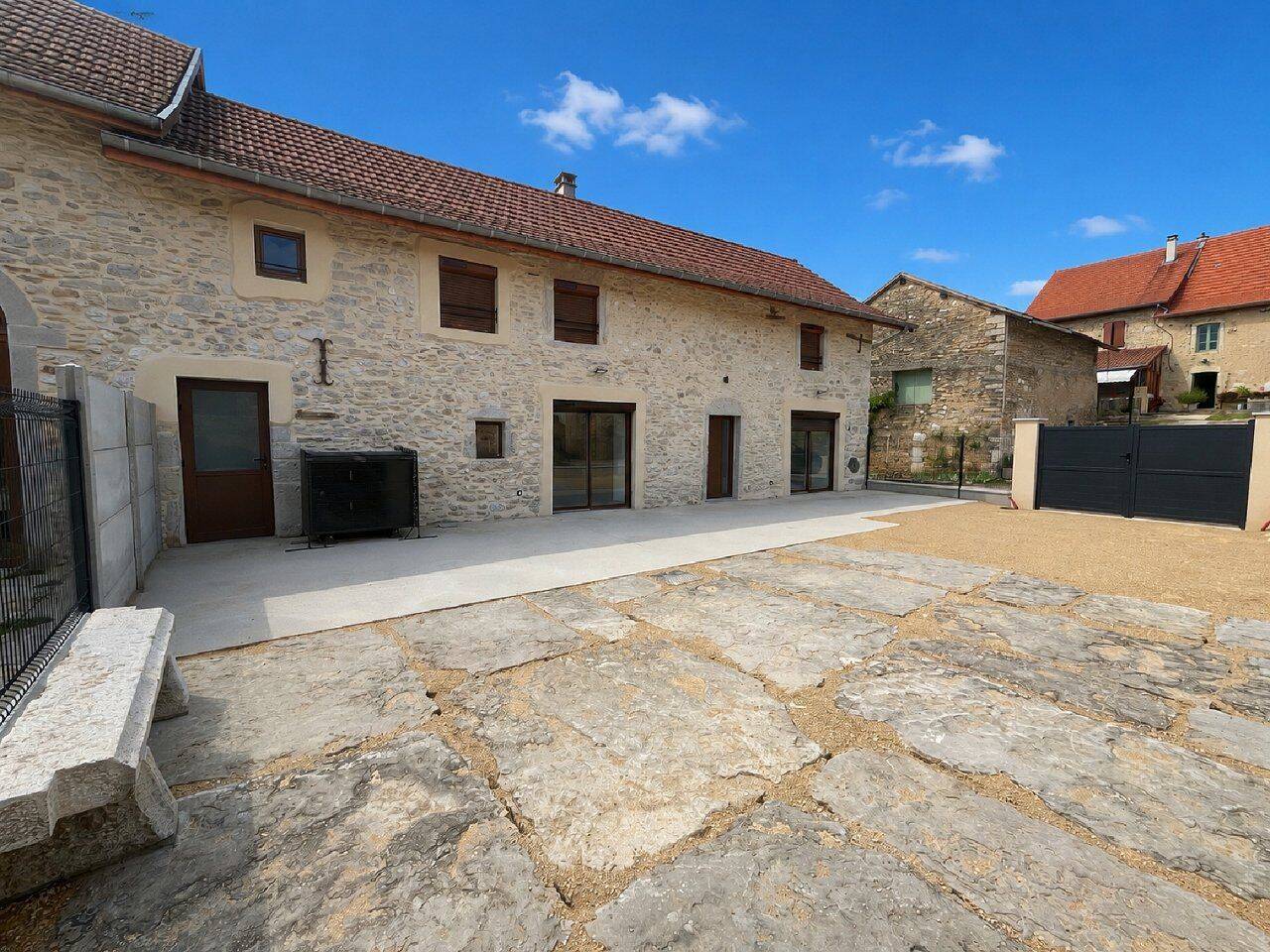 Maison 5 pièces 130 m² · à Saint-Baudille-de-la-Tour · 130 m² · 1 200 €/mois