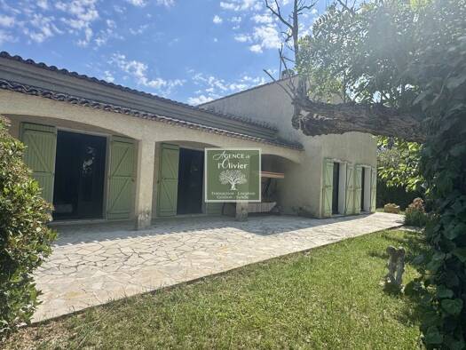 Maison de plain-pied à vendre 399 000 € 4 pièces 3 chambres 125 m² 531 m² de terrain Le Lac Saint-Martin-de-Crau 13310