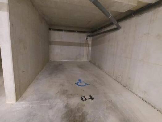 Parking à louer 27 € 12 m² Sud Les Angles 30133