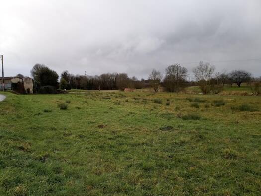 Immeuble à vendre 59 900 € 5 864 m² Villars-en-Pons 17260