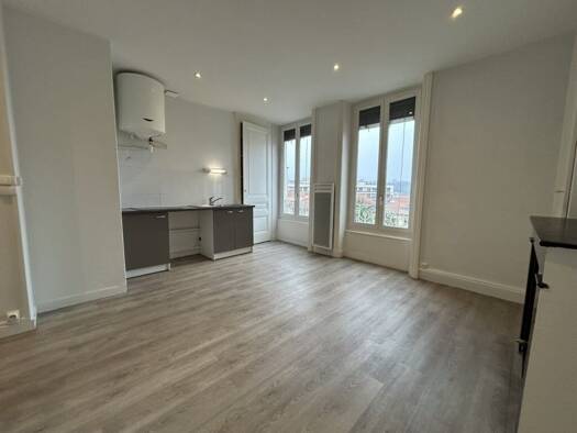 Appartement à louer 850 € 2 pièces 2 chambres 47,9 m² Étage 2/4 Centre Ville Tassin-la-Demi-Lune 69160
