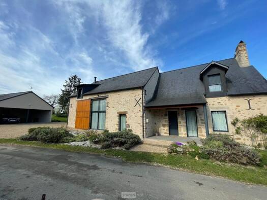 Maison à vendre 379 600 € 6 pièces 4 chambres 213 m² 26 000 m² de terrain Alençon 61000