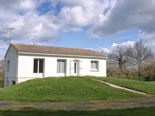 Maison à vendre 168 000 € 5 pièces 4 chambres 120 m² 4 795 m² de terrain Saint-Fulgent 85250