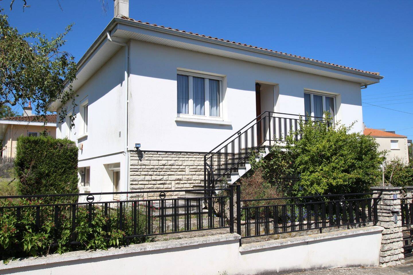Maison 5 pièces 144 m² · à Saint-Jean-d'Angély · 144 m² · 182 000 €