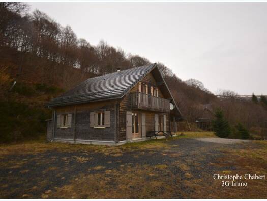 Chalet à vendre 349 000 € 1 pièce 1 chambre 108 m² 1 931 m² de terrain Chastreix 63680