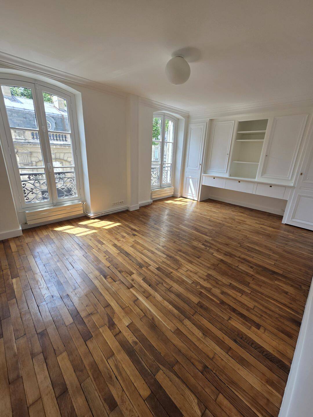 3 pièces 49 m² · à Paris 8ème Arrondissement · 49,4 m² · 1 990 €