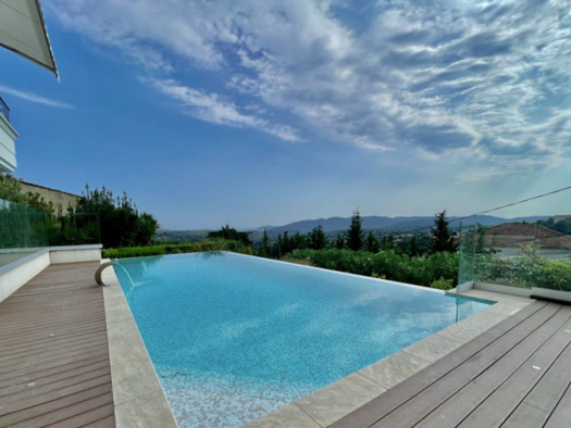 Appartement à louer 1 350 € 2 pièces 1 chambre 61 m² RDC/3 Saint Antoine Grasse 06130