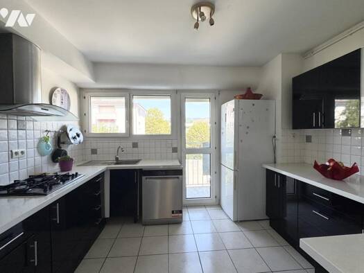 Appartement à vendre 239 000 € 6 pièces 4 chambres 128 m² Étage 3/5 Voiron 38500