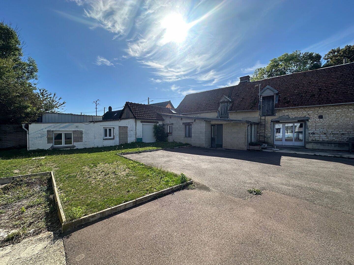 Maison 6 pièces 154 m² · à Estissac · 154,3 m² · 93 000 €