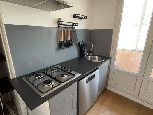 Appartement à louer 375 € 4 pièces 3 chambres 64 m² Étage 4/4 Le Village Saint-Martin-d'Hères 38400