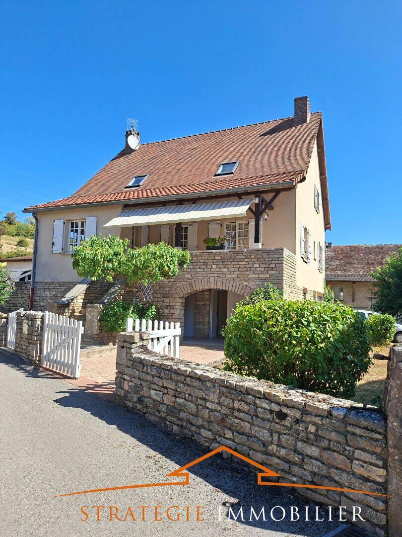 Maison 4 pièces 111 m² · à Curtil-sous-Burnand · 110,8 m² · 950 €