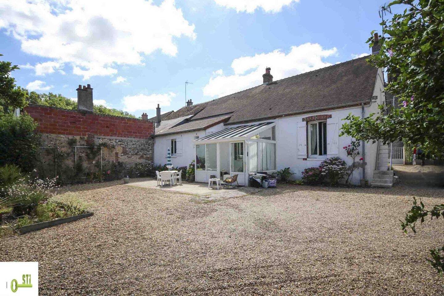 Maison 4 pièces 106 m² · à Sainte-Geneviève-des-Bois · 106 m² · 129 500 €