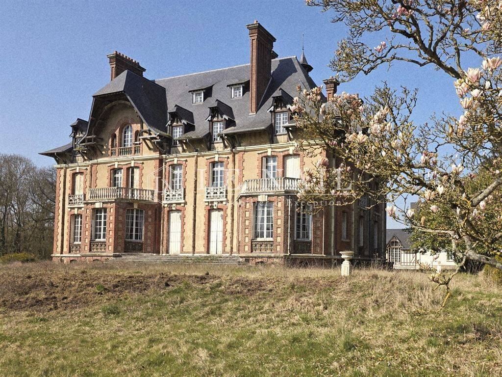 Maison 19 pièces 712 m² · à Beaumont-le-Roger · 712 m² · 1 590 000 €