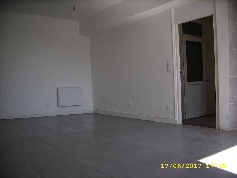 Maison 6 pièces 147 m² · à Neufchâtel-en-Saosnois · 147 m² · 80 000 €