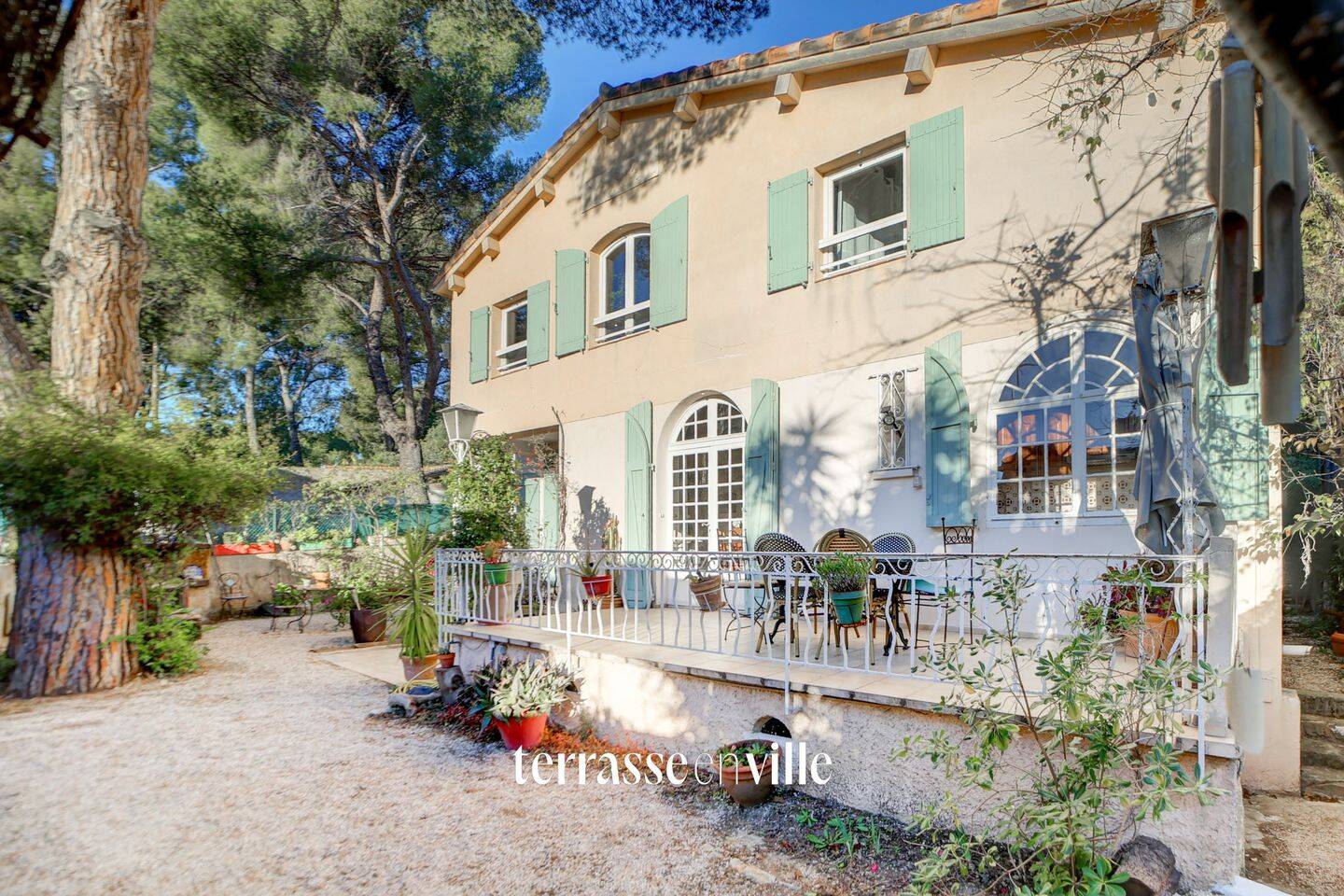 Maison 8 pièces 197 m² · à Saint-Cyr-sur-Mer · 197 m² · 1 250 000 €