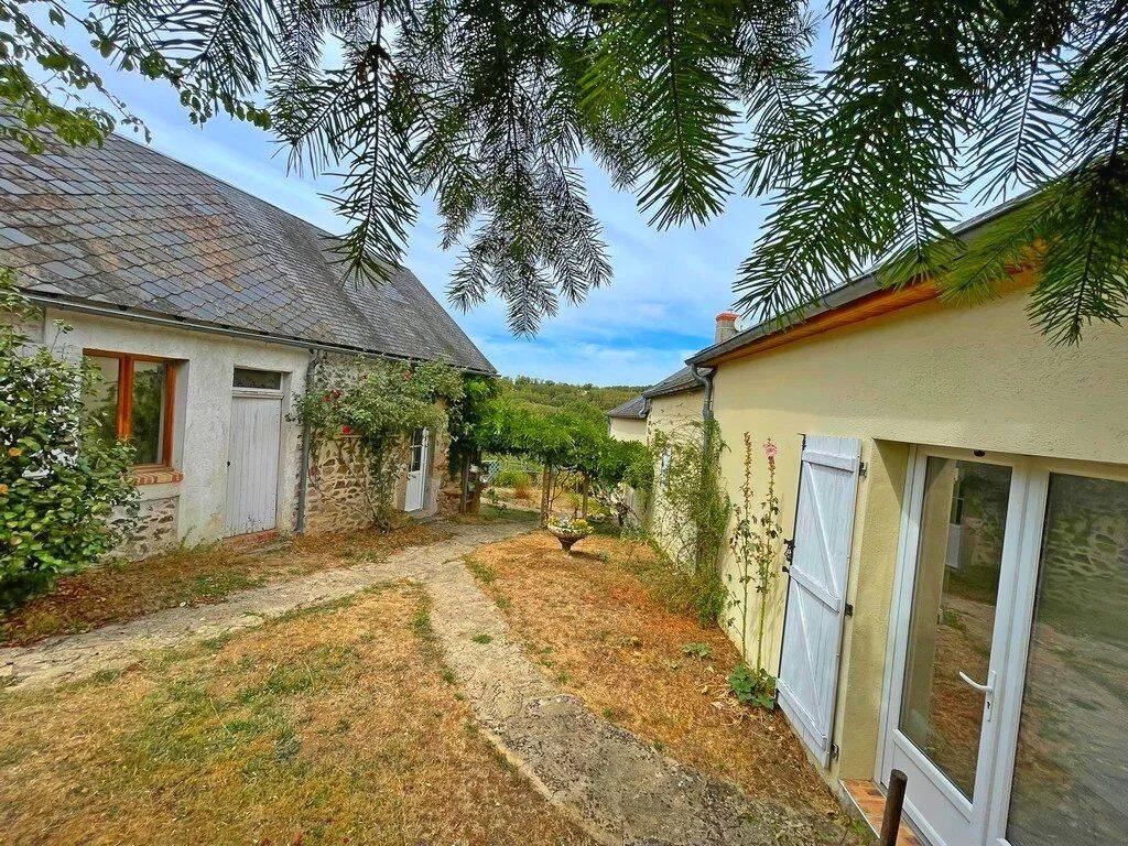 Maison 8 pièces 149 m² · à Ménessaire · 149 m² · 139 000 €