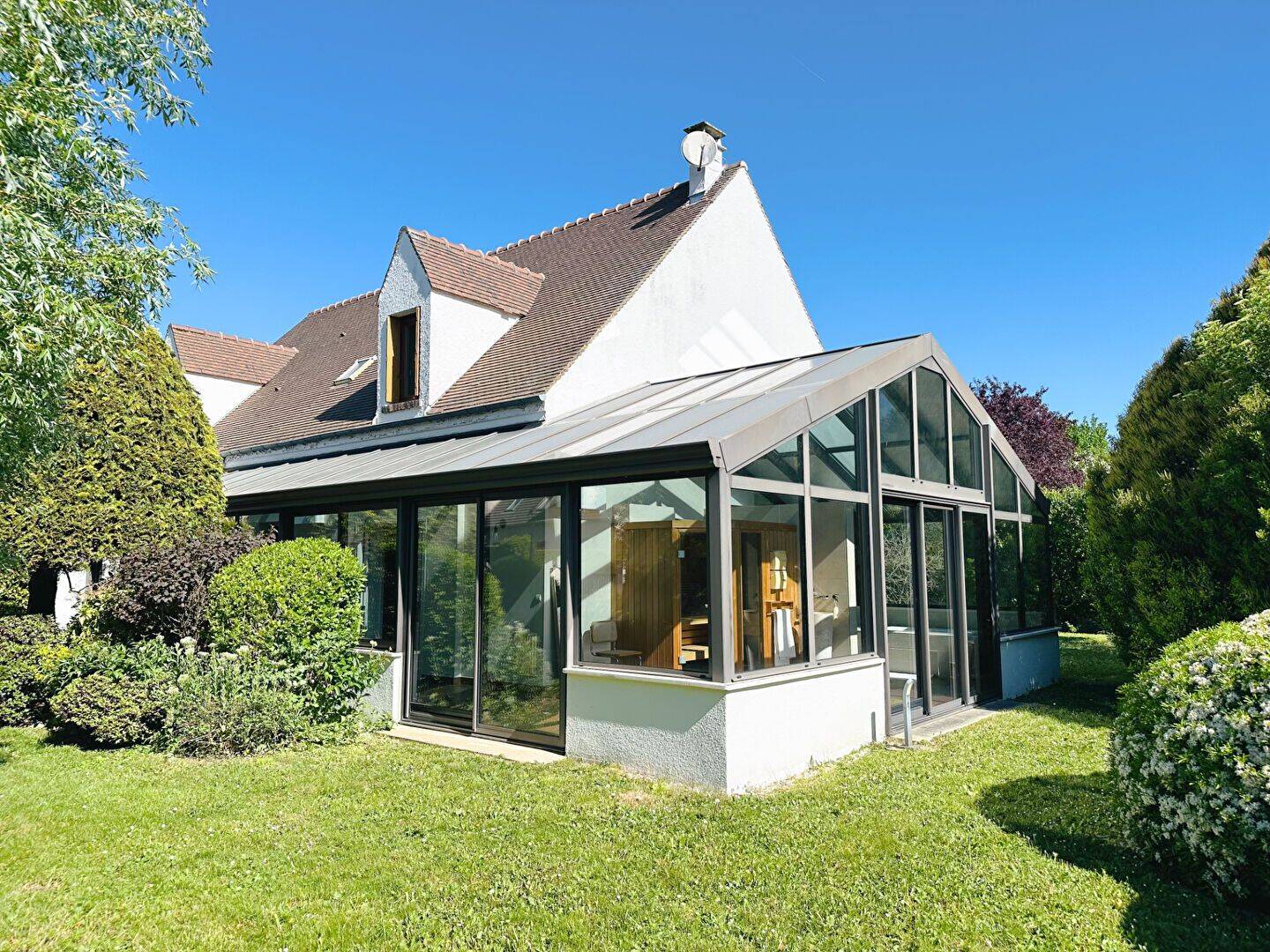 Maison 7 pièces 220 m² · à Crespières · 220 m² · 2 800 €