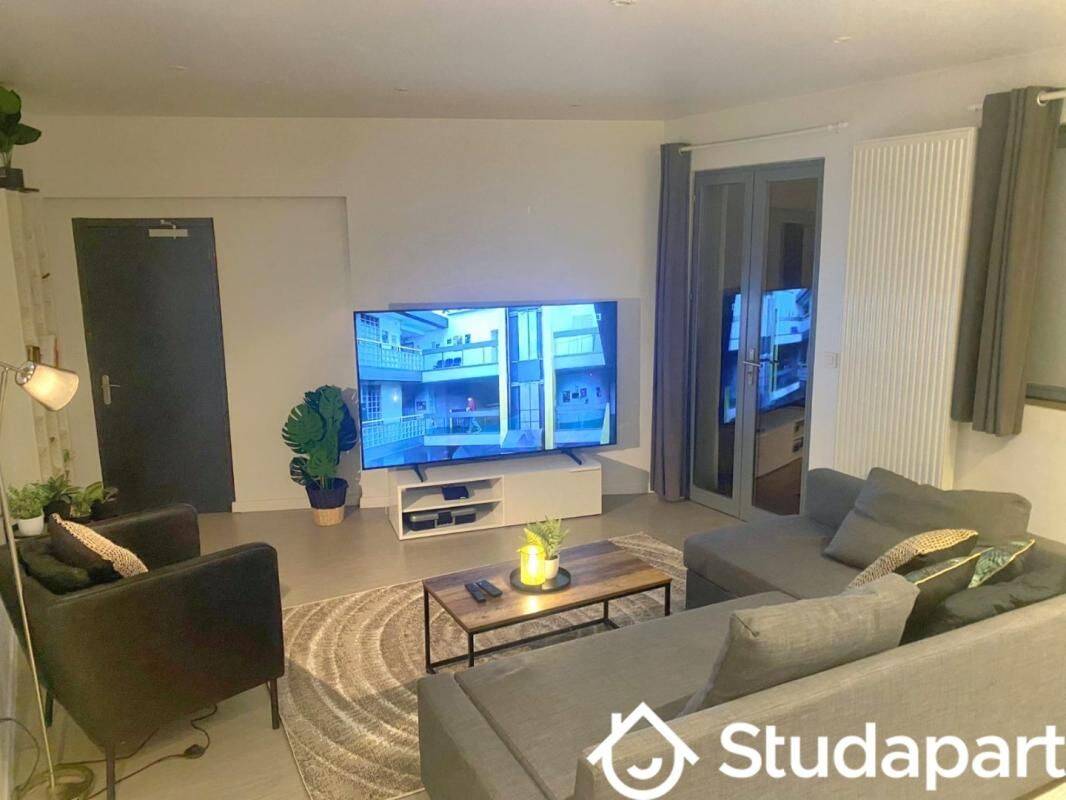 1 pièce 12 m² · à Pontoise · 12 m² · 570 €/mois