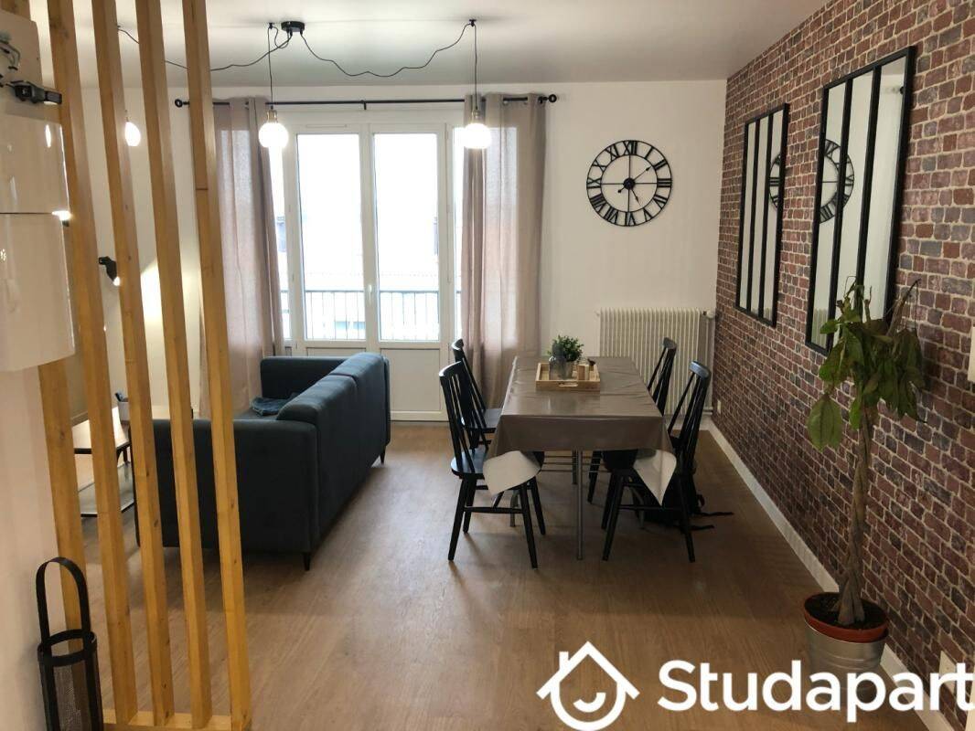 1 pièce 11 m² · à Cholet · 11 m² · 449 €