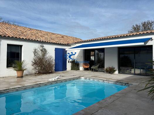 Maison de plain-pied à vendre 669 500 € 4 pièces 3 chambres 141 m² 442 m² de terrain Clavette 17220