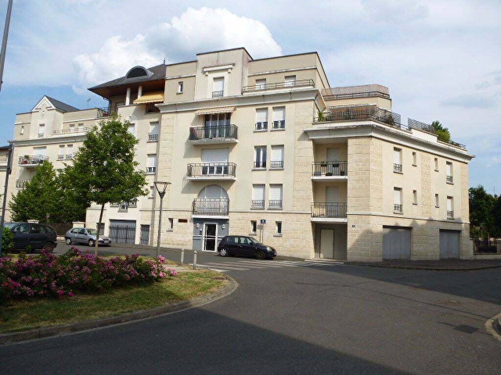 Appartement 3 pièces 89 m² · à Orléans · 89 m² · 910 €