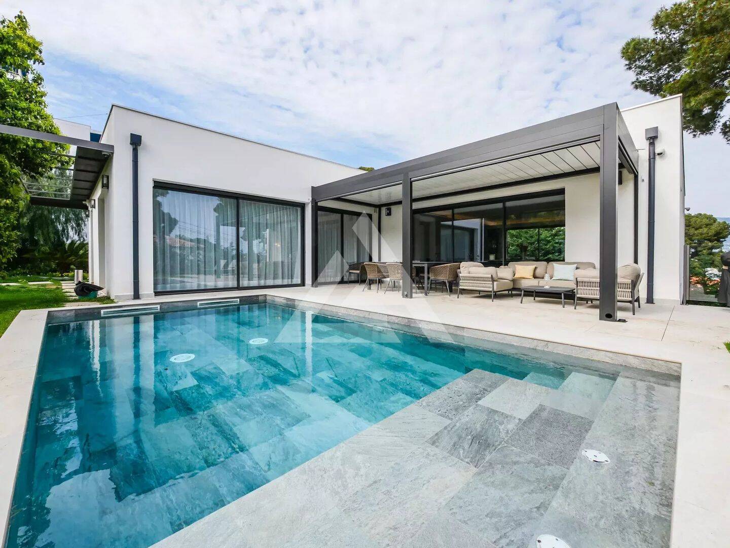 Maison 7 pièces 296 m² · à Roquebrune-Cap-Martin · 296 m² · 4 790 000 €