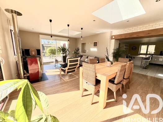 Maison à vendre 250 000 € 7 pièces 4 chambres 148 m² 1 130 m² de terrain Plessé 44630