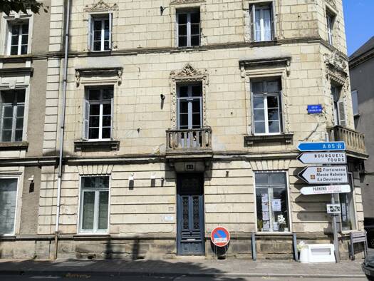 Immeuble à vendre 250 000 € 378 m² Chinon 37500