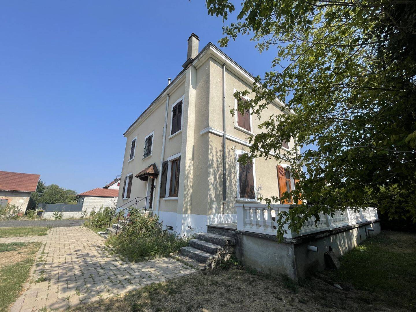 Maison 9 pièces 194 m² · à Les Abrets en Dauphiné · 194,1 m² · 330 000 €
