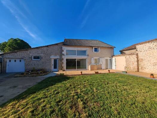 Maison à vendre 249 000 € 5 pièces 2 chambres 178 m² 500 m² de terrain Roches-Prémarie-Andillé 86340