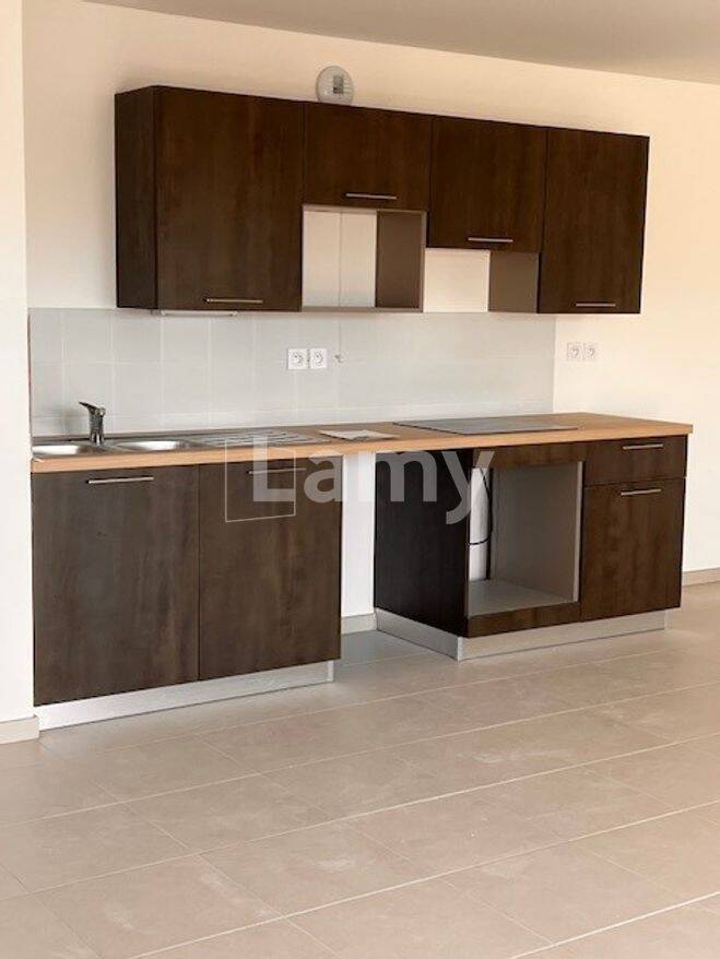 Appartement 3 pièces 77 m² · à Montluel · 76,9 m² · 1 022 €